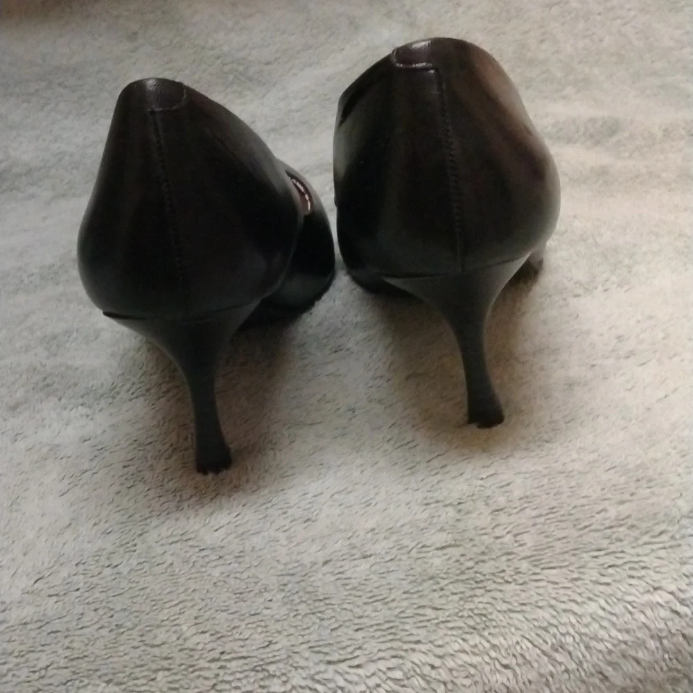 Nine & Company Leather Pumps size 9.5